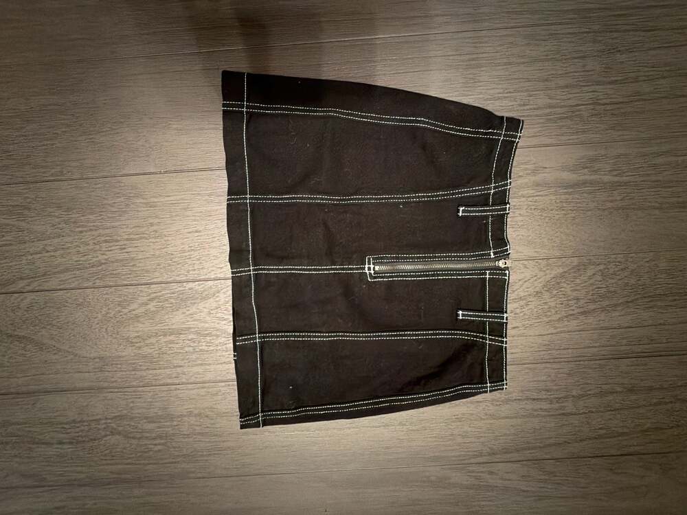 #33Carmar Denim Black Contrast Stitch Zip-Front Mini Skirt